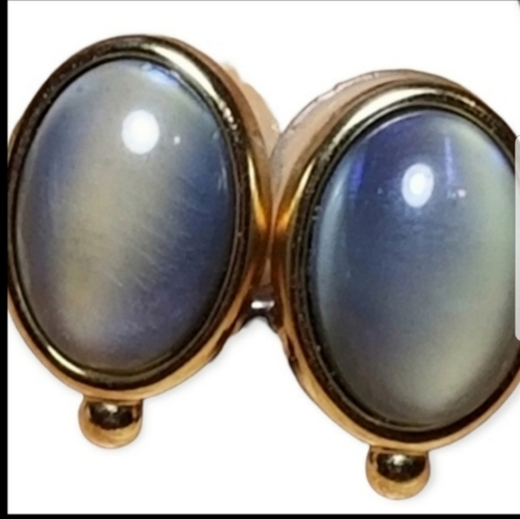 MONET 90S VINTAGE GOLDTONED AND FAUX MOONSTONE OVAL DESIGN EARRINGS - Picture 1 of 4